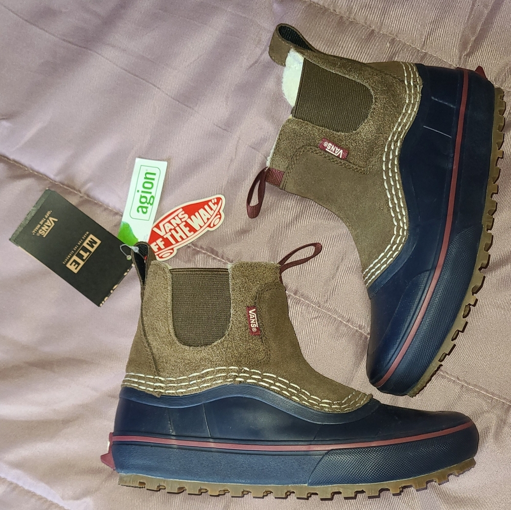Vans Standard MID Chelsea MTE All Weather Pull-on Boots, Womens Size 6m